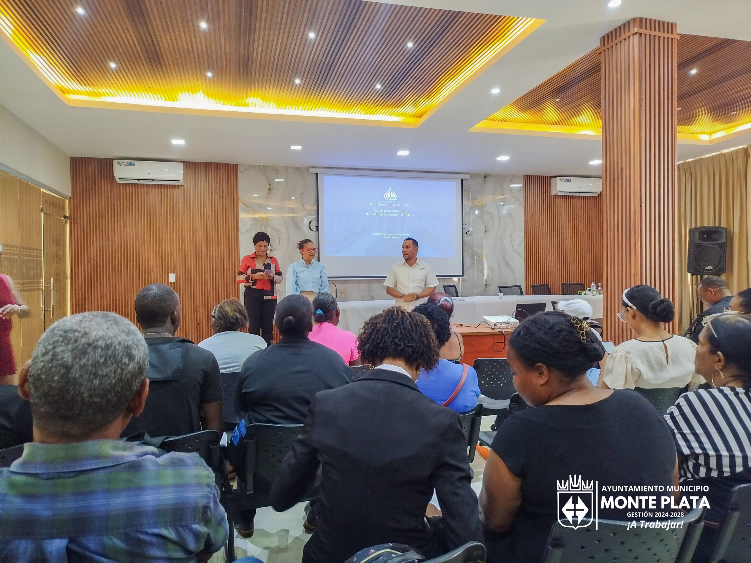 Alcaldía de Monte Plata realiza capacitación en inducción a la Administración Pública